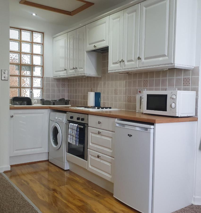 A Beautiful Apartment With Stunning Sea Views & Private Balcony Bournemouth Eksteriør bilde