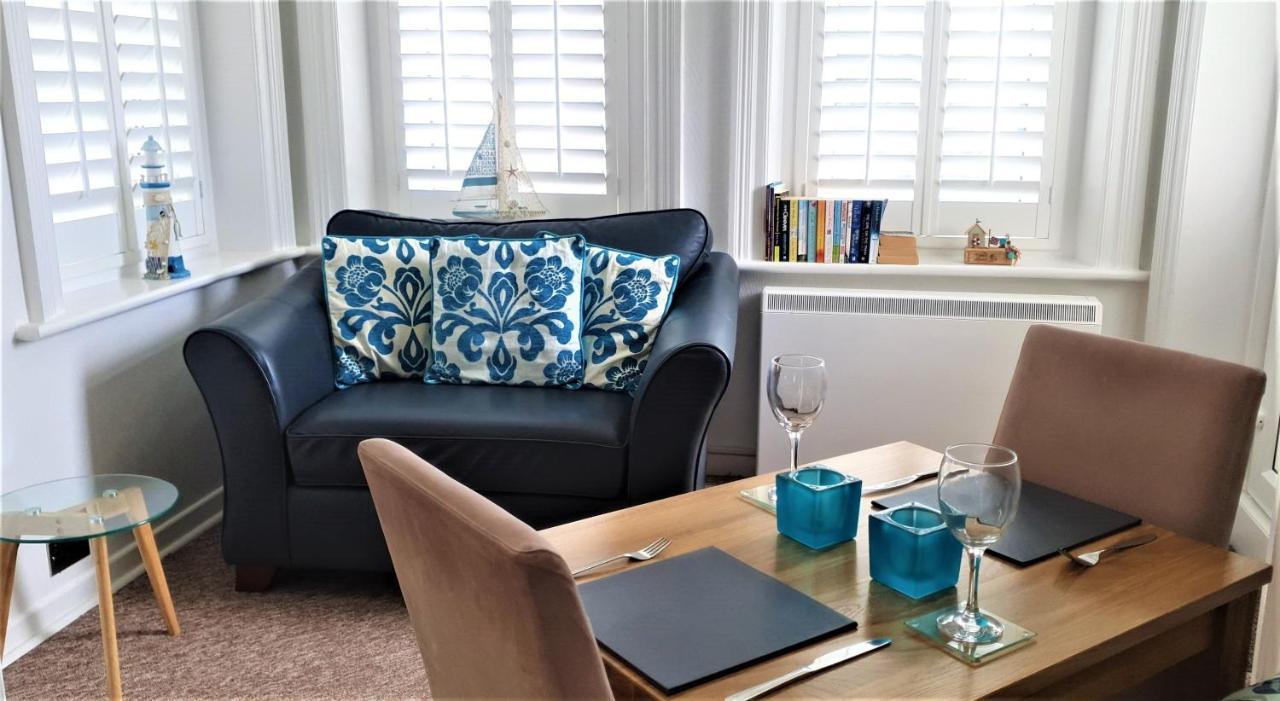 A Beautiful Apartment With Stunning Sea Views & Private Balcony Bournemouth Eksteriør bilde