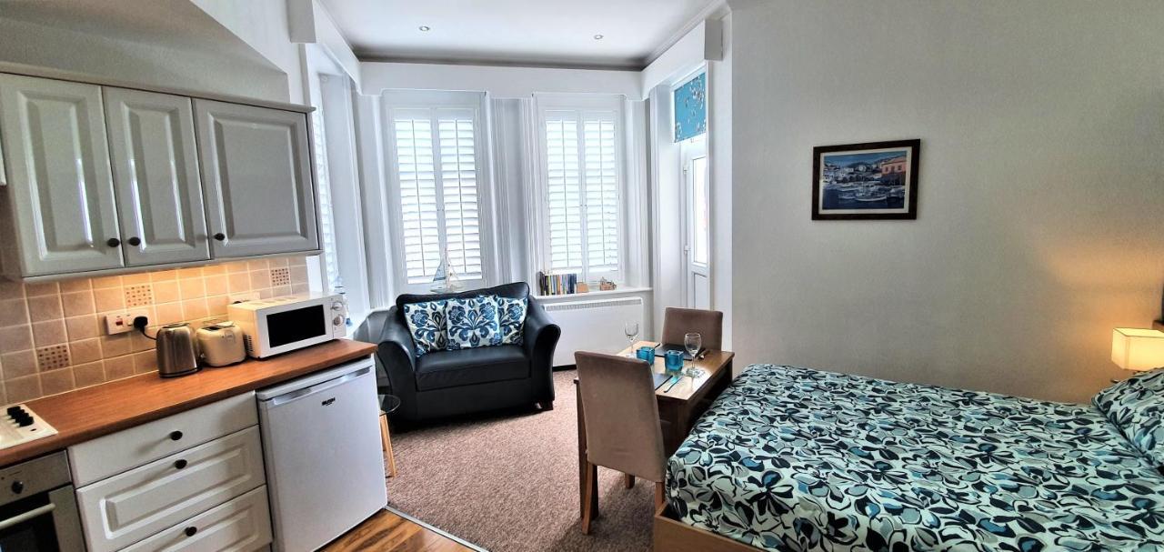 A Beautiful Apartment With Stunning Sea Views & Private Balcony Bournemouth Eksteriør bilde
