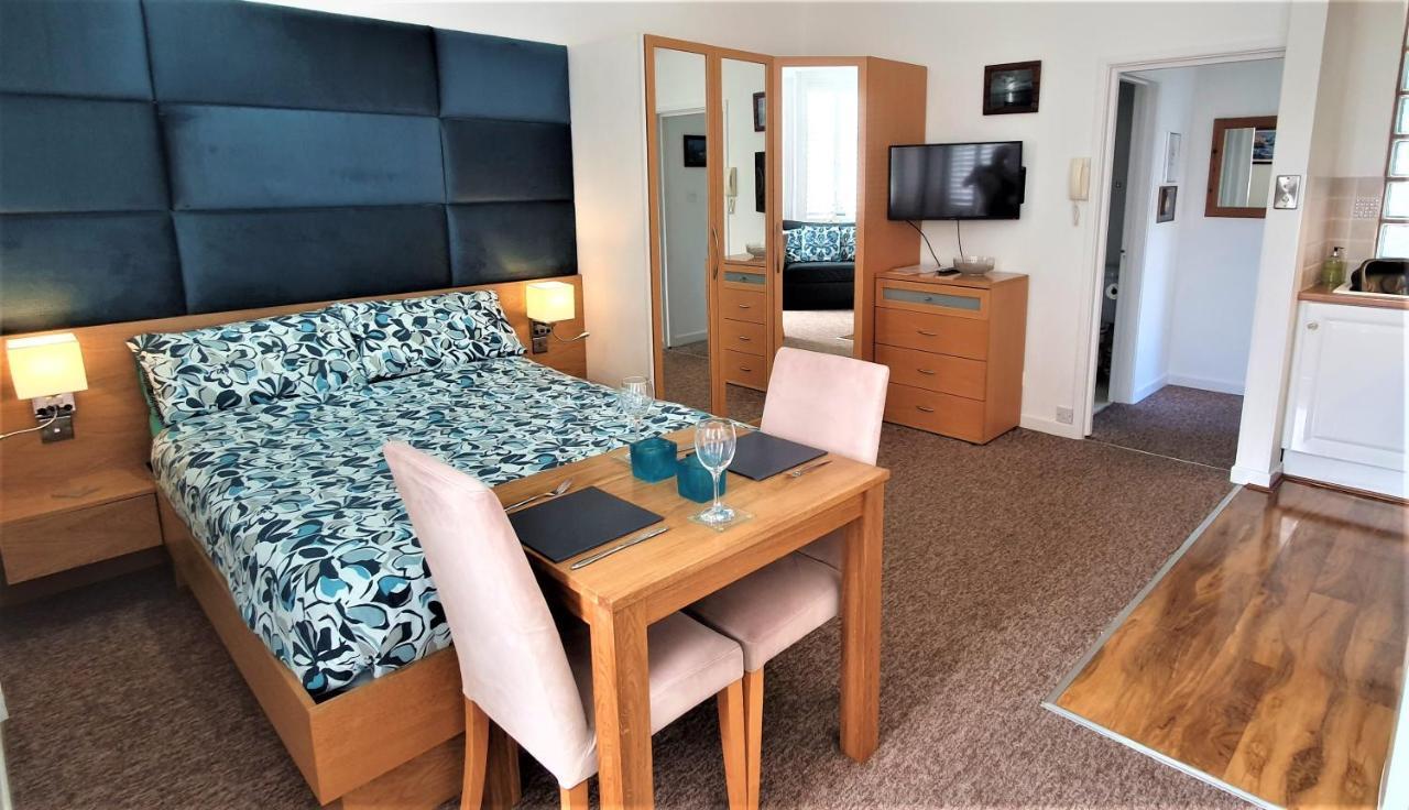 A Beautiful Apartment With Stunning Sea Views & Private Balcony Bournemouth Eksteriør bilde