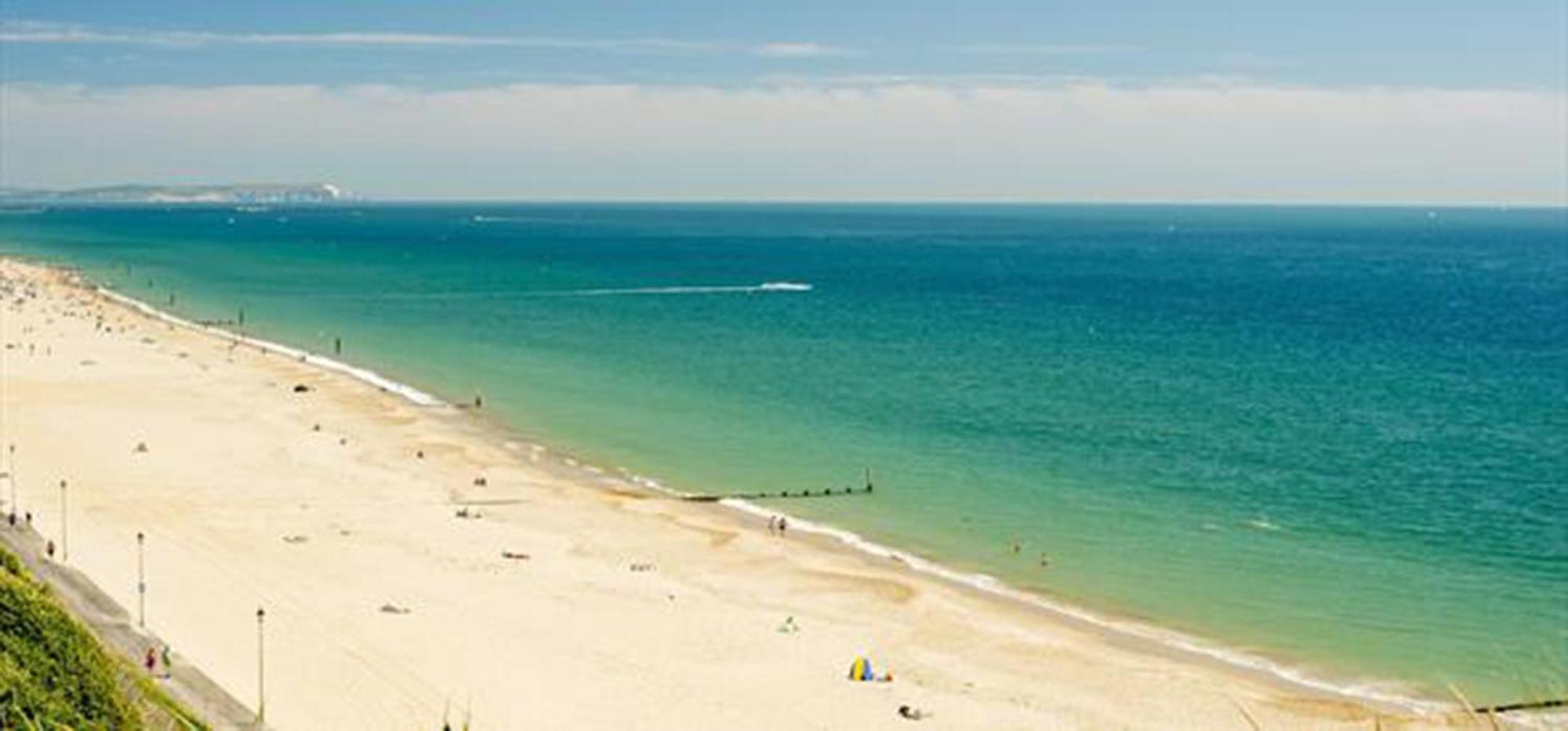 A Beautiful Apartment With Stunning Sea Views & Private Balcony Bournemouth Eksteriør bilde
