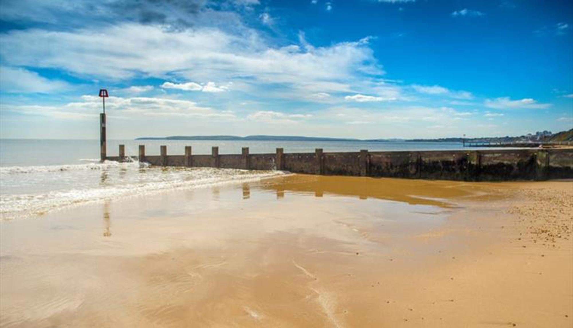 A Beautiful Apartment With Stunning Sea Views & Private Balcony Bournemouth Eksteriør bilde