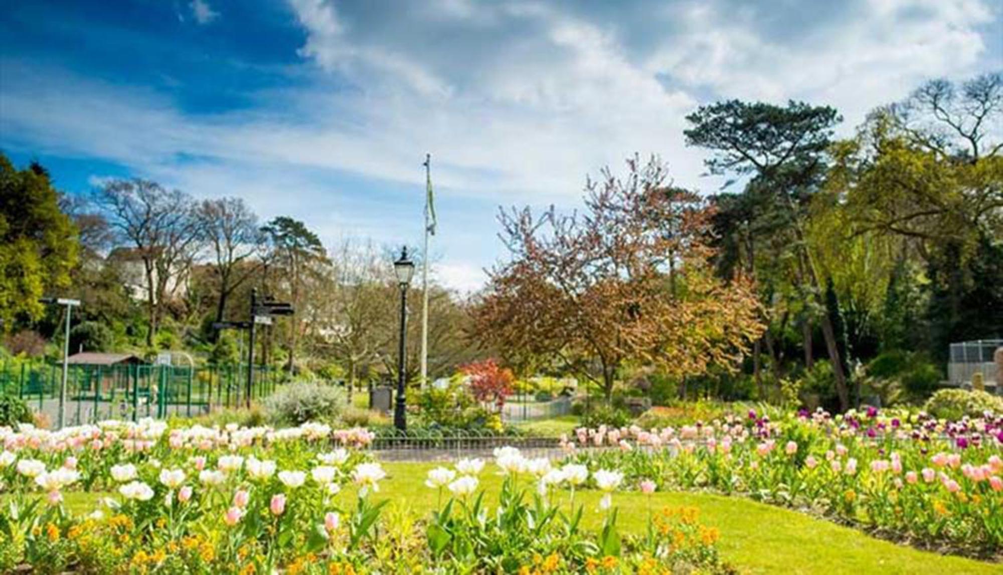 A Beautiful Apartment With Stunning Sea Views & Private Balcony Bournemouth Eksteriør bilde